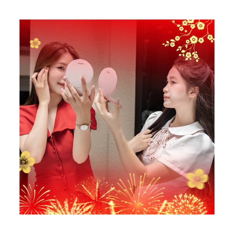 Phụ nữ chăm skincare luôn muốn nhìn rõ làn da của mình