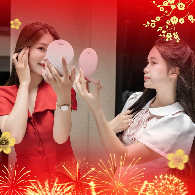 Phụ nữ chăm skincare luôn muốn nhìn rõ làn da của mình