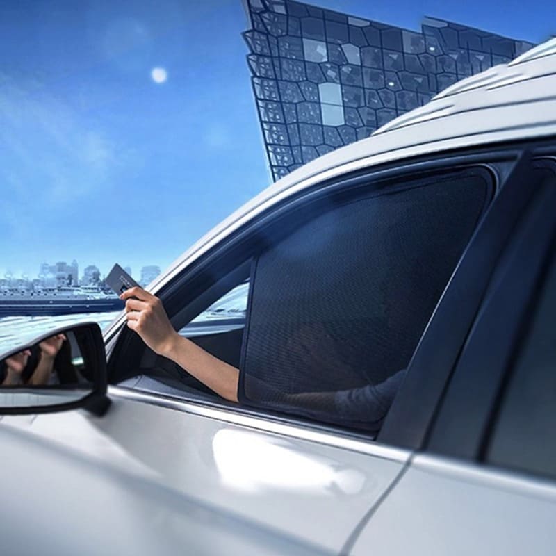 Người dùng xe ô tô nên trang bị rèm che nắng cho ô tô của mình