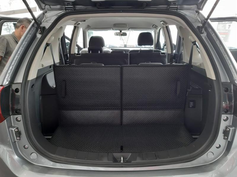 Thảm lót cốp, ốp lưng ghế hàng 3 ô tô Mitsubishi Outlander