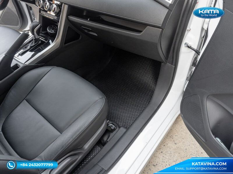 Thảm lót sàn ô tô Mitsubishi Xpander Cross 2023 màu đen ghế phụ