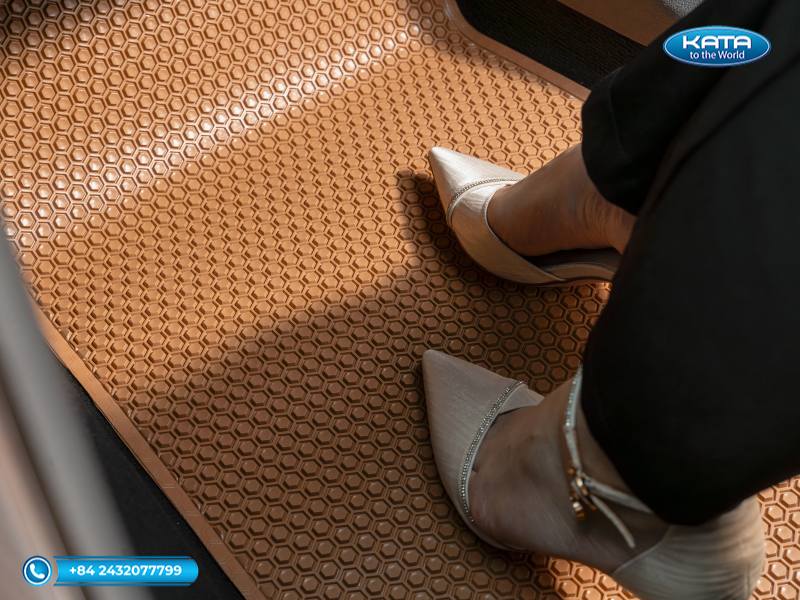 Tính năng chống trượt và độ an toàn cao của thảm lót sàn Subaru Ascent 2024