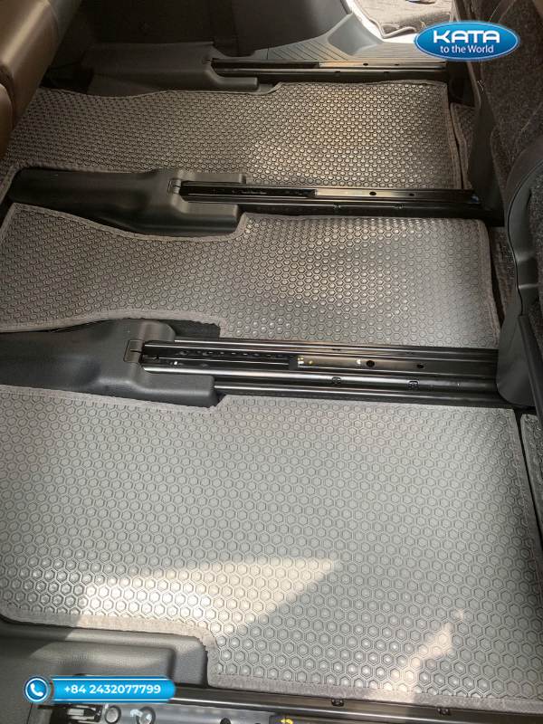 Thảm lót sàn ô tô Toyota Innova Cross 2024 màu ghi ghế hàng 3