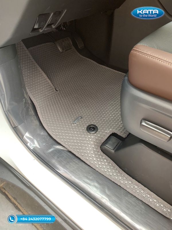 Thảm lót sàn ô tô Toyota Innova Cross 2024 màu ghi ghế lái