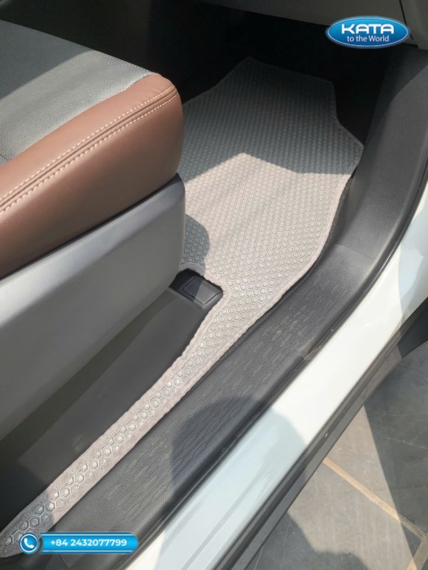  Thảm lót sàn ô tô Toyota Innova Cross màu ghi ghế phụ