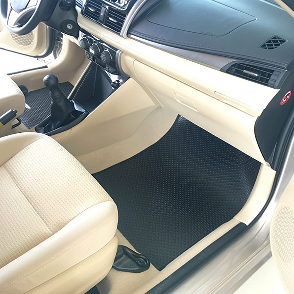 Thảm cao su lót sàn ô tô Toyota Vios hàng ghế lái màu đen