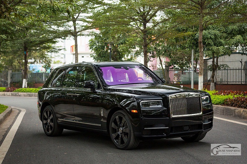 Ngoại thất Roll Royce Cullina 2022 sang trọng 